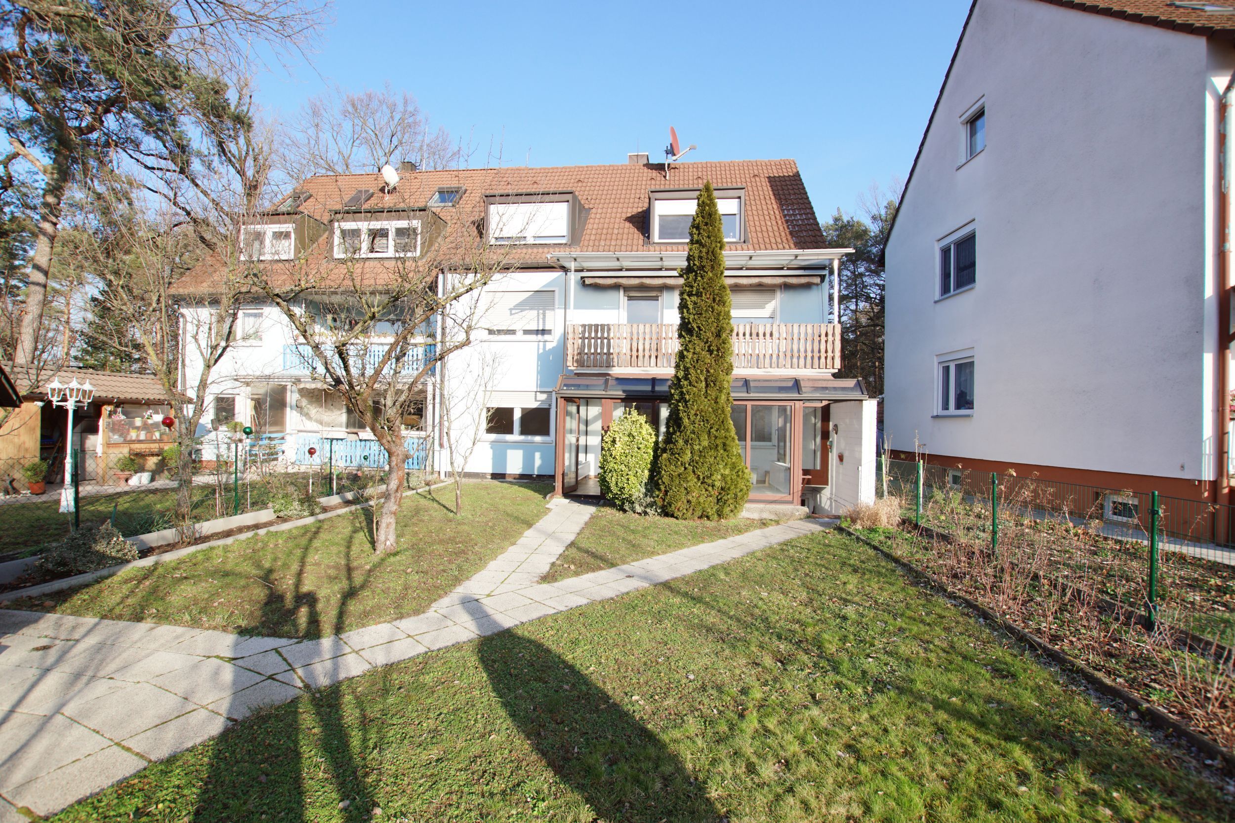 Mehrfamilienhaus zum Kauf 799.000 € 9 Zimmer 212 m²<br/>Wohnfläche 566 m²<br/>Grundstück ab sofort<br/>Verfügbarkeit Stadeln 172 Fürth 90765