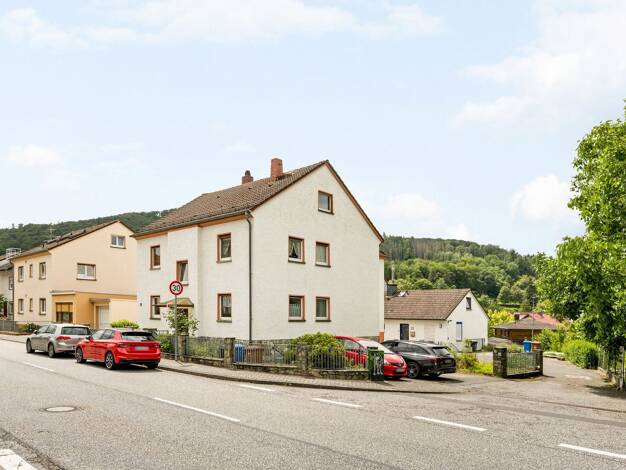 Mehrfamilienhaus zum Kauf provisionsfrei 458.000 € 8 Zimmer 212,7 m² 399 m² Grundstück Königsteiner Straße 9 Ehlhalten Eppstein 65817