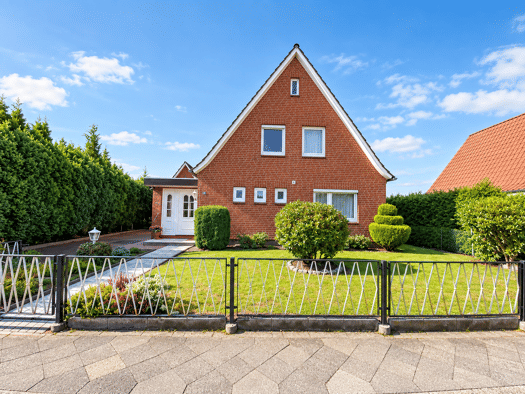 Einfamilienhaus zum Kauf 175.000 € 6 Zimmer 105 m² 1.007 m² Grundstück frei ab sofort Oldenburgweg 11 Cadenberge 21781