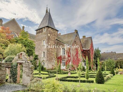 Reihenmittelhaus zum Kauf 649.000 € 13 Zimmer 250 m² 5.200 m² Grundstück Candé 49440