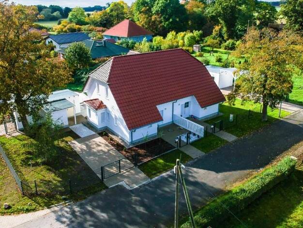 Doppelhaushälfte zum Kauf provisionsfrei als Kapitalanlage geeignet 3 Zimmer 89,8 m² 300 m² Grundstück Kirchstraße 1 Netzelkow Lütow 17440