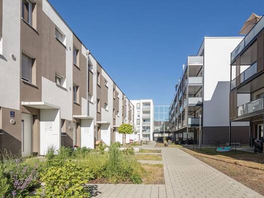 Reihenmittelhaus zur Miete - Erstbezug 1.918 € 5 Zimmer 99,3 m² 130 m² Grundstück frei ab 01.01.2027 Reutlinger Straße Kriegshaber Augsburg 86156