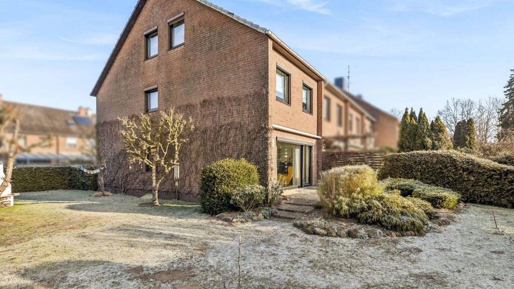 Reihenendhaus zum Kauf 495.000 € 7 Zimmer 180 m² 395 m² Grundstück Büchen 21514