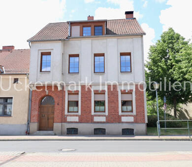 Mehrfamilienhaus zum Kauf als Kapitalanlage geeignet 319.000 € 7 Zimmer 194 m² 305 m² Grundstück Templiner Straße 8 Lychen Lychen 17279