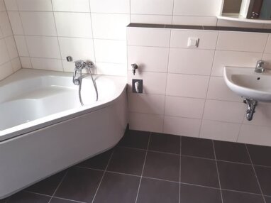 Wohnung zur Miete 350 € 2 Zimmer 63 m² 1. Geschoss frei ab sofort Werdau Werdau 08412