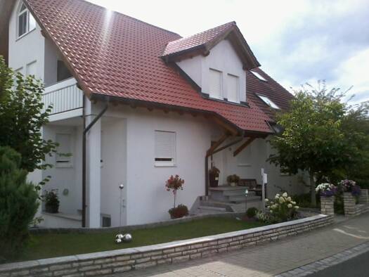 Doppelhaushälfte zur Miete 1.890 € 6 Zimmer 200 m² 470 m² Grundstück frei ab 01.01.2026 Herzogenaurach 91074