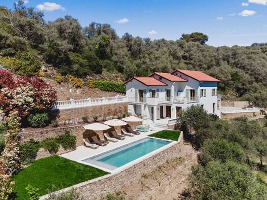 Haus zum Kauf 7 Zimmer 290 m² 2.500 m² Grundstück frei ab sofort Dolceacqua 18035