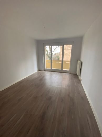 Wohnung zur Miete 450 € 5 Zimmer 84,5 m²<br/>Wohnfläche 3.<br/>Geschoss ab sofort<br/>Verfügbarkeit Karl-Marx-Str. 4 Hohenleuben Hohenleuben 07958