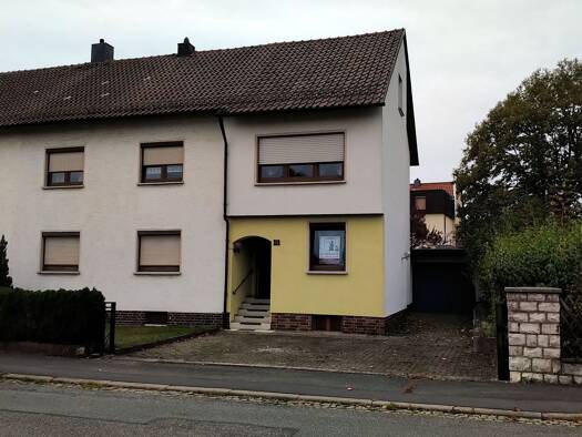 Doppelhaushälfte zum Kauf 8 Zimmer 160 m² 450 m² Grundstück frei ab sofort Neustadt Neustadt b.Coburg 96465