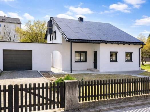 Einfamilienhaus zum Kauf 675.000 € 4 Zimmer 117 m² 643 m² Grundstück frei ab sofort Regenstauf 93128