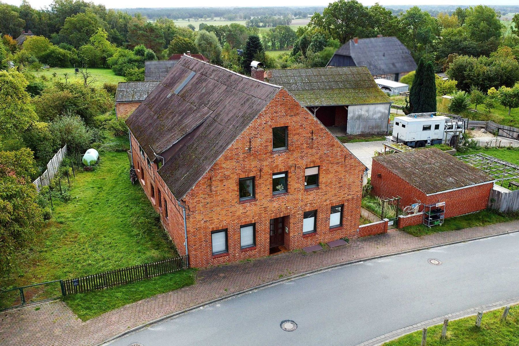 Einfamilienhaus zum Kauf 249.000 € 10 Zimmer 268,1 m²<br/>Wohnfläche 1.851,1 m²<br/>Grundstück Brünkendorf Höhbeck 29478