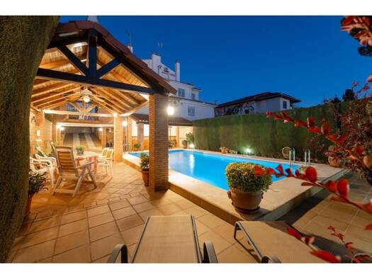 Reihenhaus zum Kauf 380.000 € 4 Zimmer 240 m² 318 m² Grundstück Peligros 18210