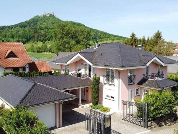 Villa zum Kauf provisionsfrei 1.200.000 € 10 Zimmer 300 m² 906 m² Grundstück Boll Hechingen 72379