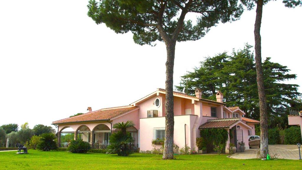 Herrenhaus zum Kauf 12 Zimmer 1.020 m² 35.000 m² Grundstück Via Appia Antica  200  00179 Roma RM  Italy Rome 00179