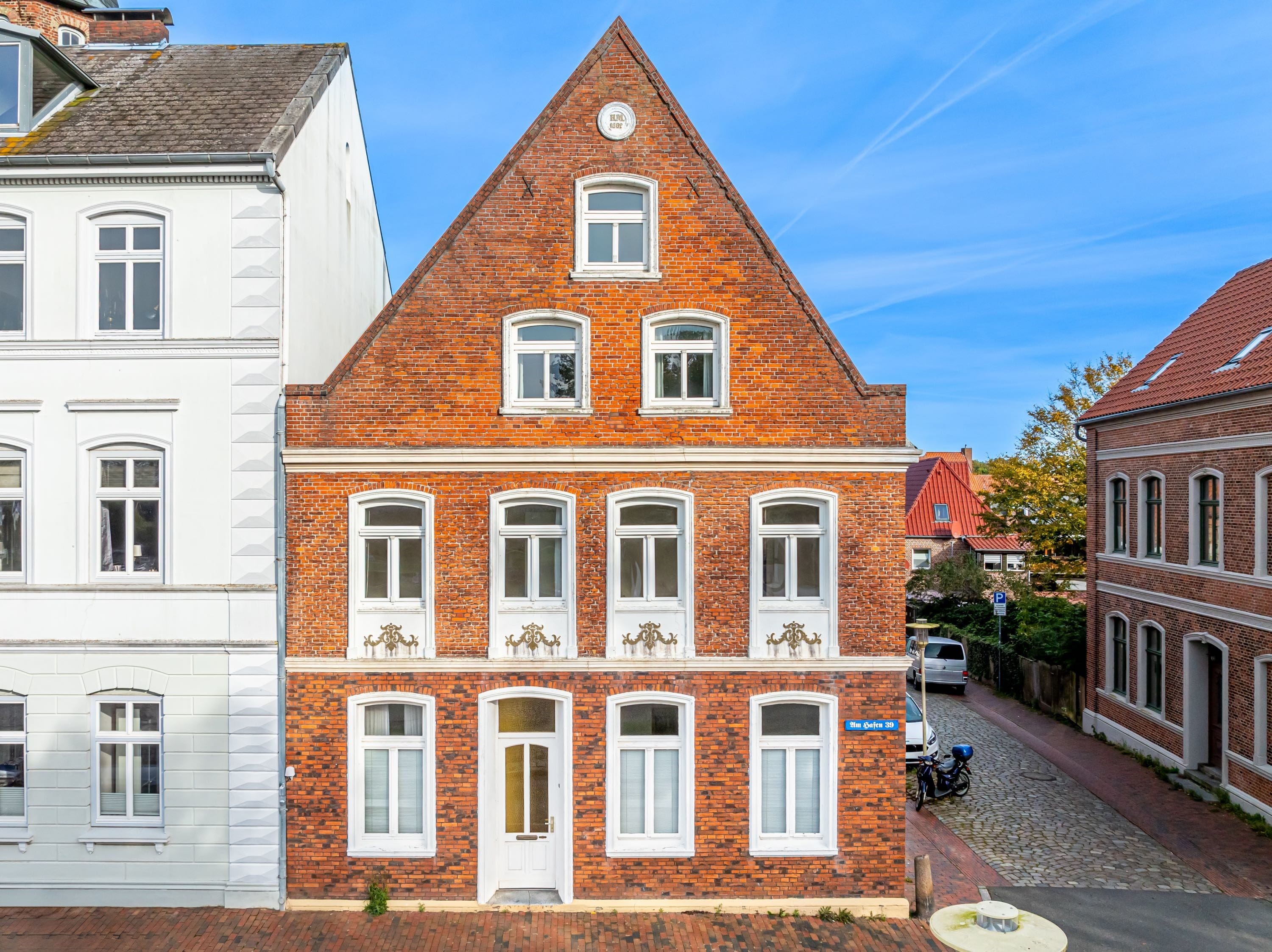 Mehrfamilienhaus zum Kauf 299.000 € 6 Zimmer 170 m²<br/>Wohnfläche 138 m²<br/>Grundstück Glückstadt 25348