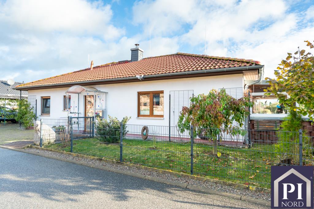 Bungalow zum Kauf provisionsfrei 275.000 € 3 Zimmer 96 m²<br/>Wohnfläche 681 m²<br/>Grundstück Gadebusch Gadebusch 19205