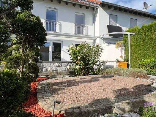 Reihenhaus zur Miete 1.990 € 5,5 Zimmer 147 m² 110 m² Grundstück frei ab sofort Schlößlesstraße 4 Langenau 89129