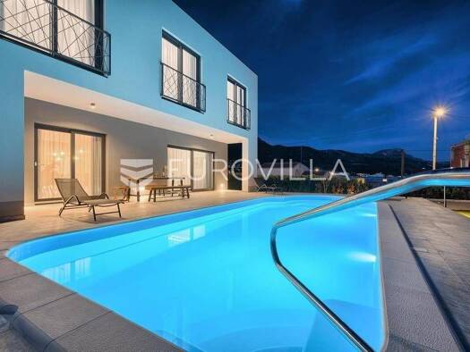 Haus zur Miete 3.300 € 4 Zimmer 167 m² Kastel Novi Kaštel Novi