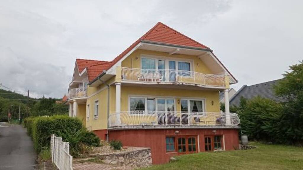 Einfamilienhaus zum Kauf 450.000 € 12 Zimmer 435 m² 956 m² Grundstück frei ab sofort Gyenesdiás 8315