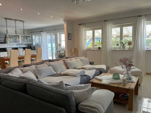 Haus zum Kauf 1.900.000 € 21 Zimmer 750 m² 2.000 m² Grundstück Wiesentheid 97353