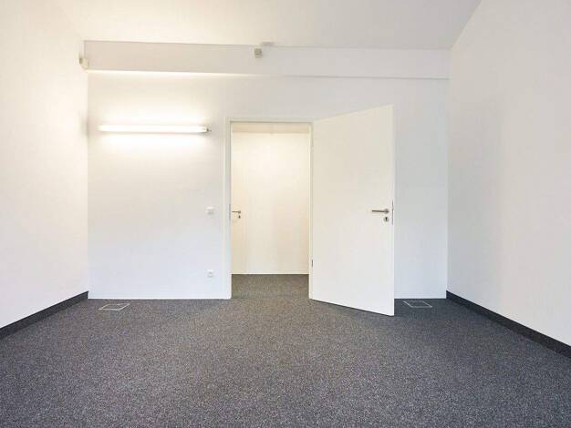 Lagerhalle zur Miete 5 € 13 m² Lagerfläche Am Hochacker 3-5 Neukeferloh Grasbrunn 85630