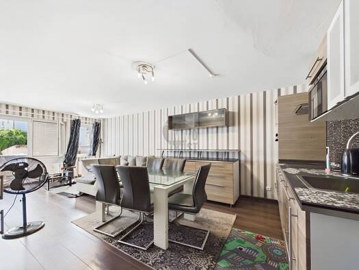 Wohnung zum Kauf 289.000 € 4 Zimmer 82,8 m² 2. Geschoss Mundelsheim Mundelsheim 74395