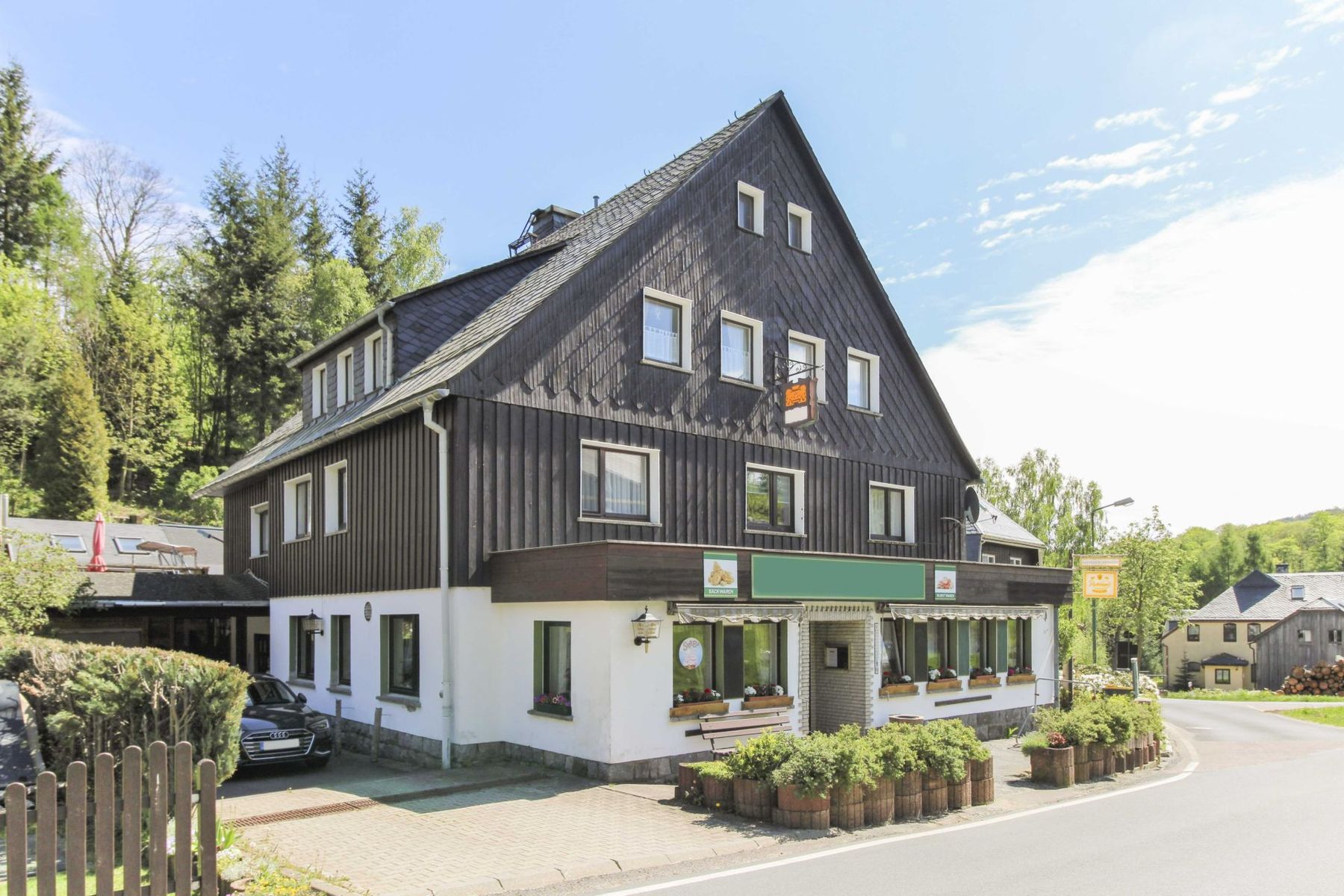 Mehrfamilienhaus zum Kauf als Kapitalanlage geeignet 399.000 € 10 Zimmer 200 m²<br/>Wohnfläche 1.240,1 m²<br/>Grundstück Hermsdorf Hermsdorf/Erzgebirge 01776