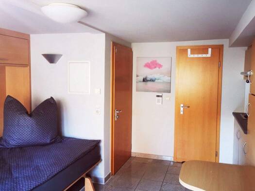 Wohnung zur Miete Wohnen auf Zeit 1.240 € 1 Zimmer 20 m² frei ab 30.06.2026 Pfarrstrasse 0 Mitte Stuttgart Zentrum 70182