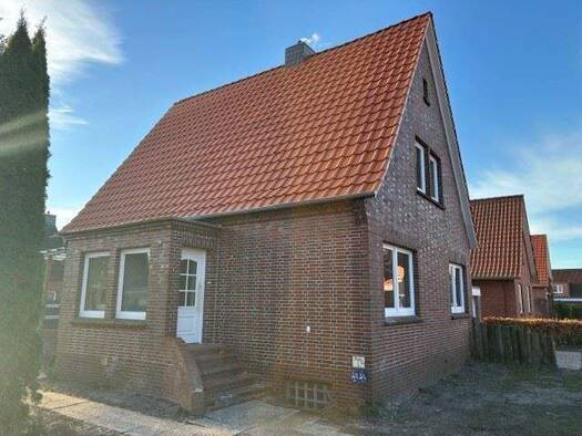 Einfamilienhaus zum Kauf 294.000 € 5 Zimmer 125 m² 527 m² Grundstück frei ab 29.01.2026 Norden Norden , Ostfriesl 26506