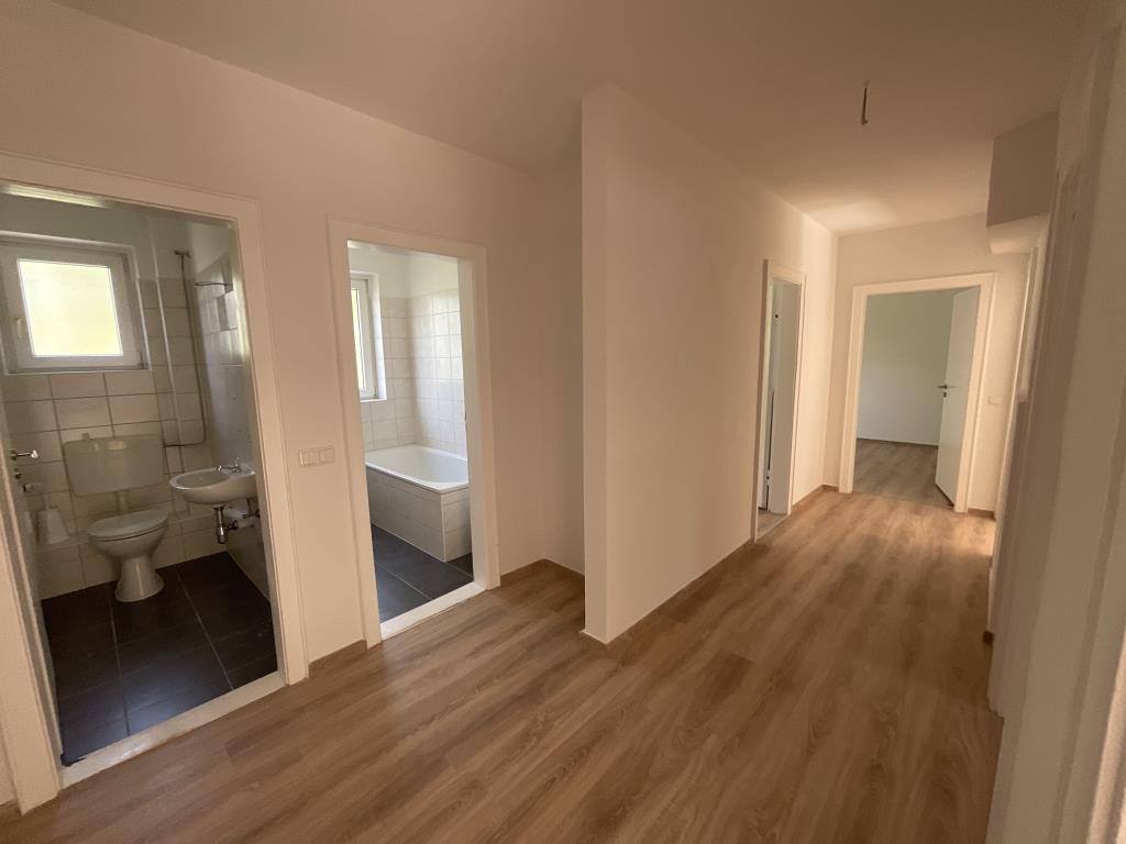 Wohnung zur Miete 479 € 4 Zimmer 76,3 m²<br/>Wohnfläche 1.<br/>Geschoss Schulstraße 23 Sandhorst Aurich 26603