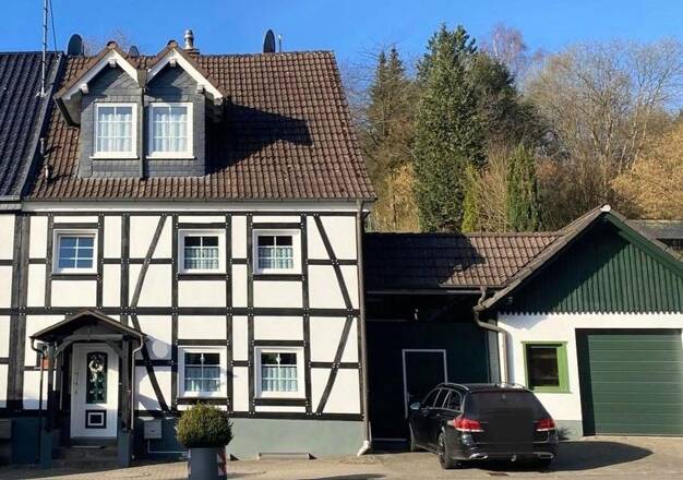 Doppelhaushälfte zum Kauf provisionsfrei 485.000 € 9 Zimmer 173 m² 1.535 m² Grundstück Hückeswagener Str. Windhagen Gummersbach 51647
