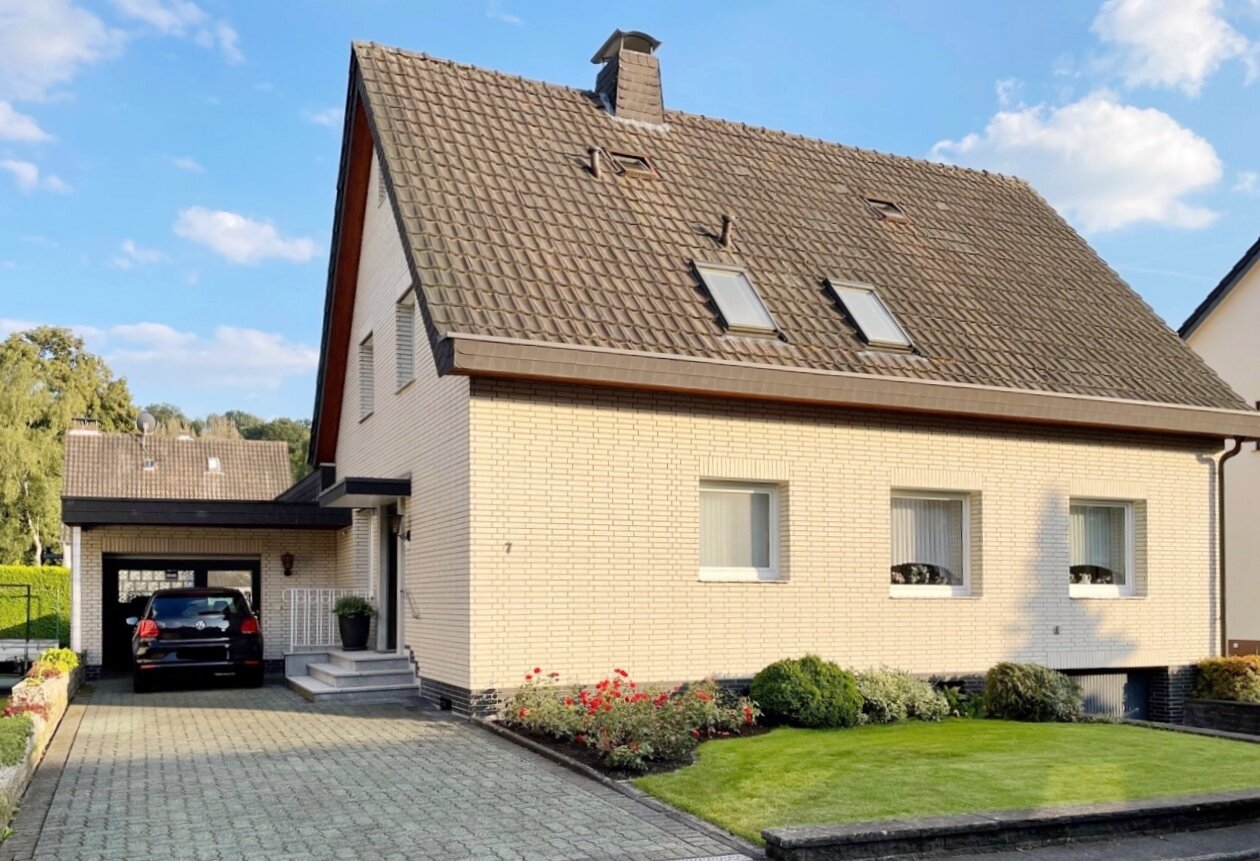 Mehrfamilienhaus zum Kauf provisionsfrei 435.000 € 8 Zimmer 167,5 m²<br/>Wohnfläche 624 m²<br/>Grundstück ab sofort<br/>Verfügbarkeit Rosaueler Weg 7 Wahlscheid Lohmar 53797