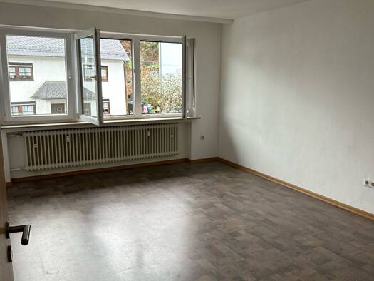 Wohnung zur Miete 800 € 4 Zimmer 100 m² Geschoss 1/2 frei ab sofort Burger Hauptstraße Burg Herborn 35745