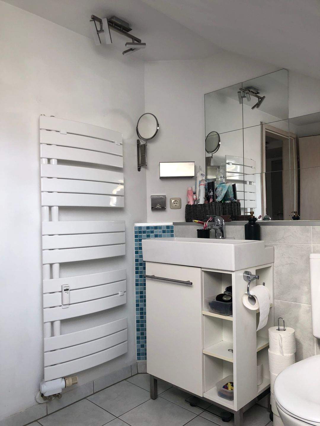 Immobilie in Hofheim in Unterfranken - Lichtdurchflutetes Raumwunder im DG mit Balkon und PV-Anlage - Bild 3