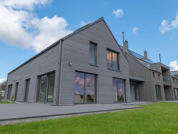 Doppelhaushälfte zum Kauf - Erstbezug provisionsfrei 994.000 € 5 Zimmer 159 m² 584 m² Grundstück Bergen Bergen auf Rügen / Streu 18528