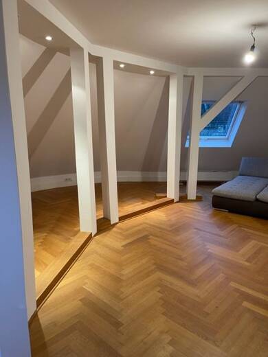 Wohnung zur Miete 1.250 € 4 Zimmer 105 m² Dachgeschoss, 4. Geschoss frei ab sofort Innenstadt Aschaffenburg 63739