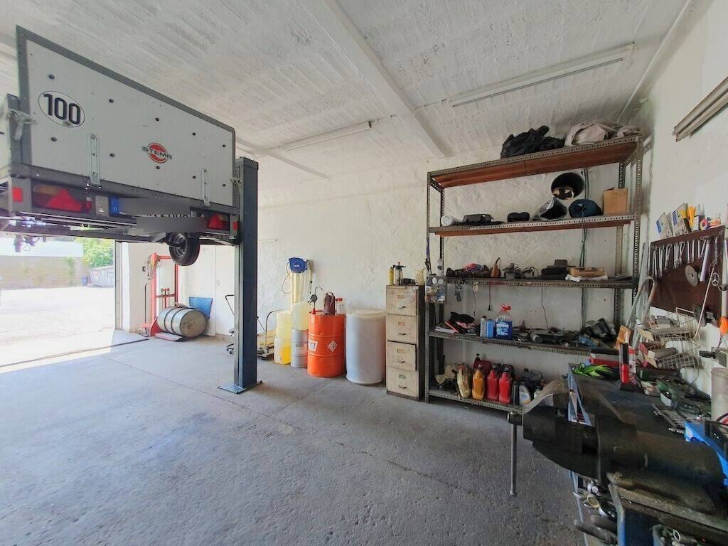 Property thumbnail 11