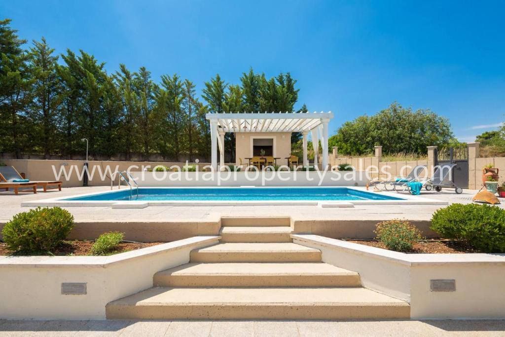 Haus zum Kauf 1.400.000 € 4 Zimmer 258 m²<br/>Wohnfläche Sibenik