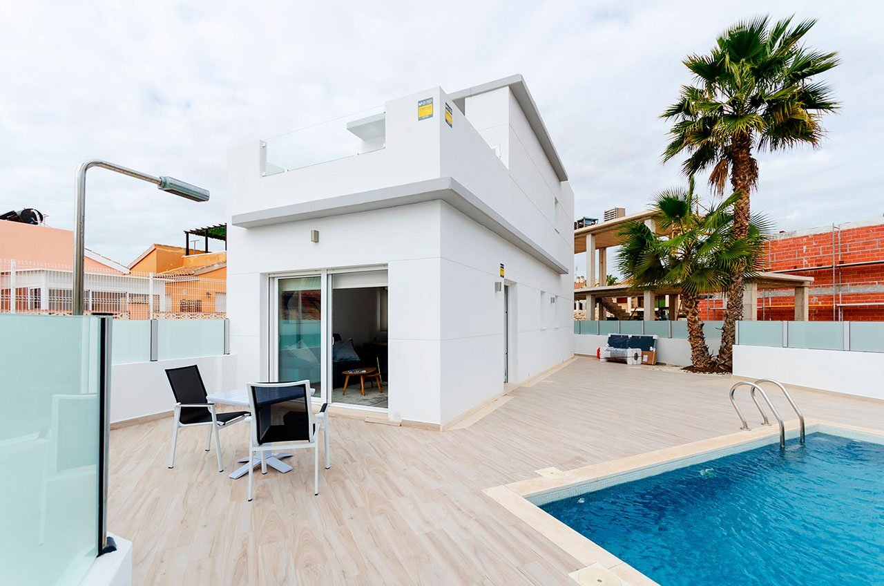 Villa zum Kauf provisionsfrei 349.000 € 4 Zimmer 99 m²<br/>Wohnfläche 135 m²<br/>Grundstück Torrevieja 03184