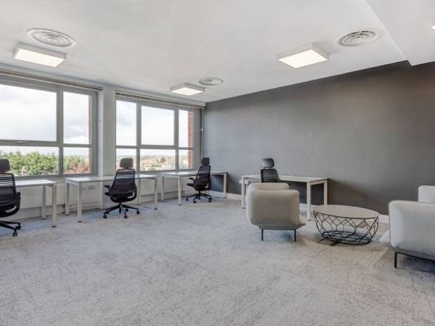 Bürofläche zur Miete provisionsfrei 669 € 15 m² Bürofläche teilbar von 15 m² bis 60 m² Basler Strasse 3 Gonzenheim Bad Homburg vor der Höhe 61352