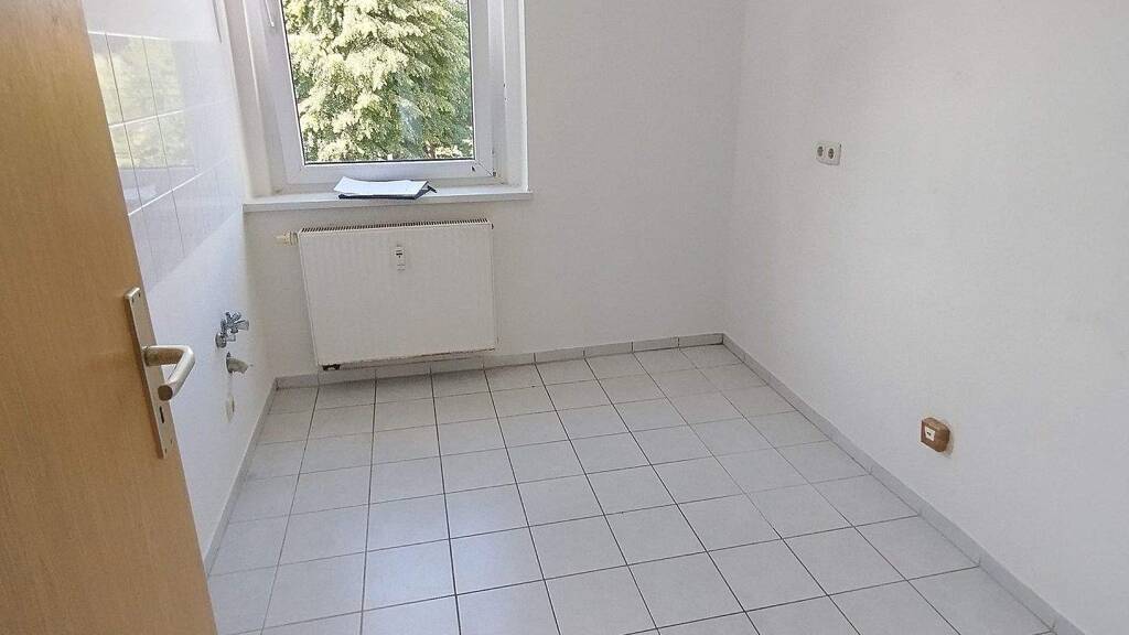 Wohnung zur Miete 339 € 3 Zimmer 65,2 m² frei ab sofort Waldheim 04736