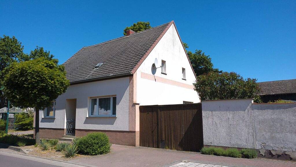 Einfamilienhaus zum Kauf 98.000 € 5 Zimmer 110 m² 1.077 m² Grundstück frei ab sofort Tucheim 39307