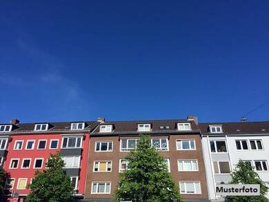 Mehrfamilienhaus zur Zwangsversteigerung 225.230 € 1 Zimmer 292 m² 120.887 m² Grundstück Grambin 17375