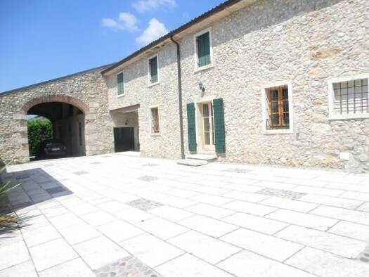 Haus zum Kauf 585.000 € 8 Zimmer 700 m² 2.700 m² Grundstück Caprino Veronese 37013