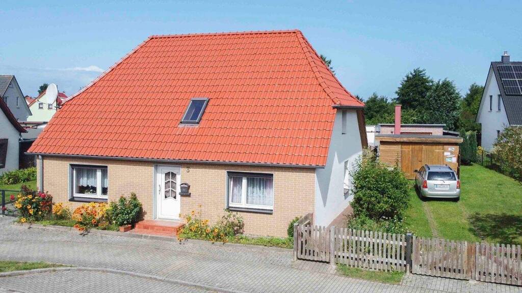 Einfamilienhaus zum Kauf 199.000 € 6 Zimmer 135,1 m² 911,1 m² Grundstück Altenkirchen 18556