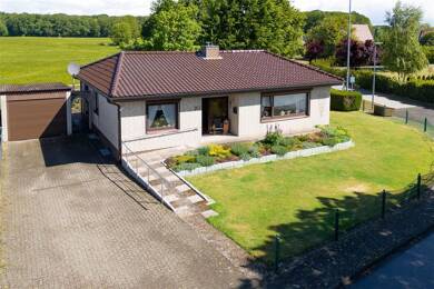 Bungalow zum Kauf 345.000 € 5 Zimmer 112 m² 634 m² Grundstück frei ab sofort Talkau 21493