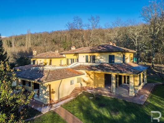 Haus zum Kauf 1.150.000 € 6 Zimmer 900 m² 40.000 m² Grundstück frei ab sofort Bagnone