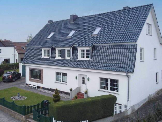 Mehrfamilienhaus zum Kauf 13 Zimmer 330,1 m² 2.279,1 m² Grundstück Devin Stralsund 18439