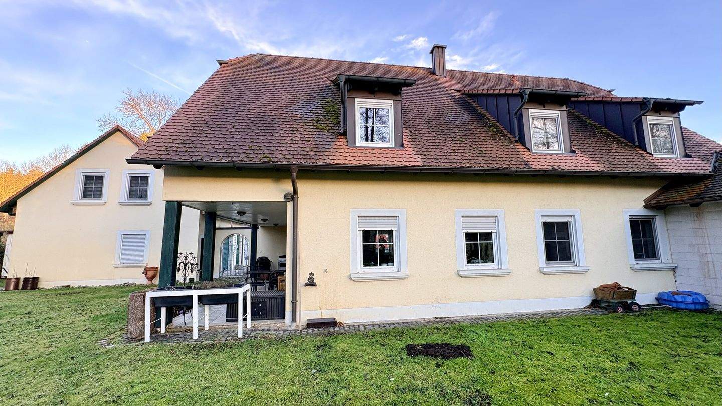 Immobilie in Ansbach - Exklusives Einfamilienhaus in ruhiger Lage - viel Platz, Einliegerwohnung und Garten mit Fernblick - Bild 2