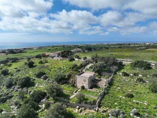 Villa zum Kauf 270.000 € 1 Zimmer 160 m² 1.335 m² Grundstück frei ab sofort Ragusa 97010